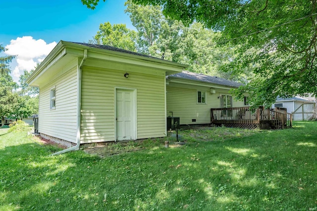 4648 Parkerdale Dr, Fort Wayne, IN 46815 - back of house featuring a wooden deck and a lawn