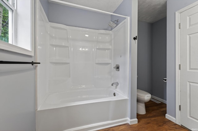 669 W Lexington Ave, Elkhart, IN 46514 - bathroom featuring wood finished floors, tub / shower combination, and a textured ceiling