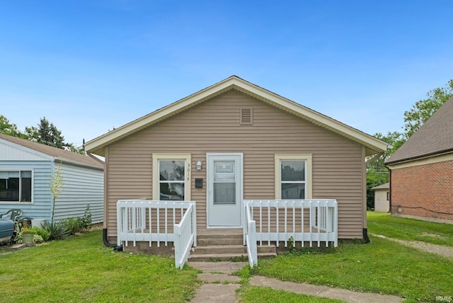 3014 Drexel Ave, Fort Wayne, IN 46806 - bungalow-style home featuring a front lawn and a porch