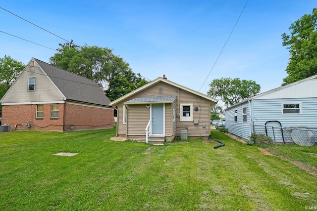 3014 Drexel Ave, Fort Wayne, IN 46806 - rear view of house featuring entry steps and a lawn