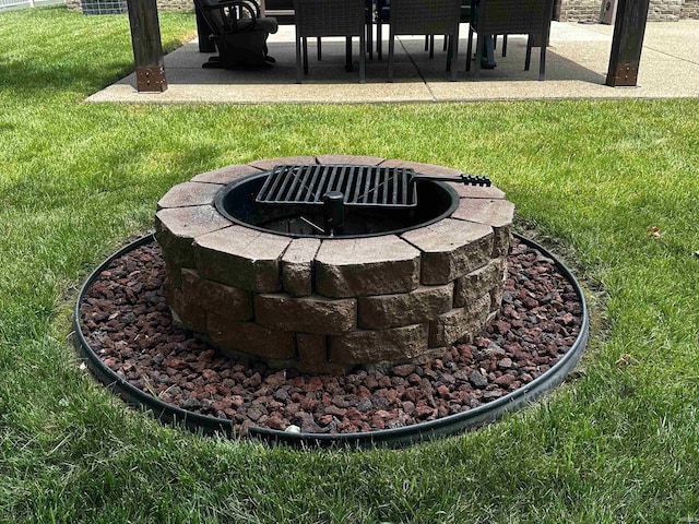 2939 Charlestown Ct, Evansville, IN 47725 - exterior view of a fire pit