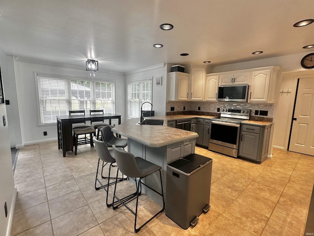 2939 Charlestown Ct, Evansville, IN 47725 - kitchen featuring stainless steel appliances, a kitchen bar, a peninsula, tasteful backsplash, and recessed lighting