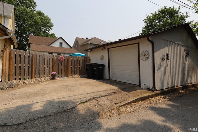 606 S S 10th St, Lafayette, IN 47905 - detached garage featuring driveway