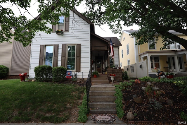 606 S S 10th St, Lafayette, IN 47905 - view of front of property featuring a front lawn