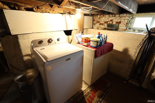 606 S S 10th St, Lafayette, IN 47905 - washroom with washing machine and dryer