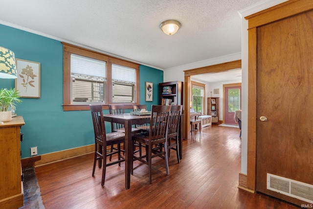 306 E Market St, Bluffton, IN 46714 - dining space featuring hardwood / wood-style floors, crown molding, and a textured ceiling