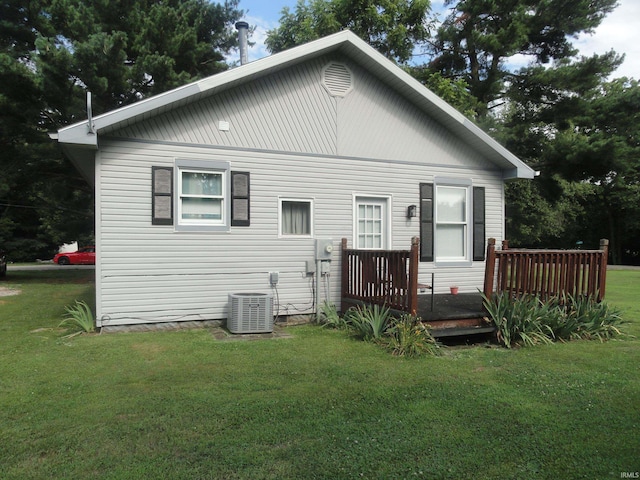1124 N Maple St, Richland, IN 47634 - rear view of property with a wooden deck and a yard