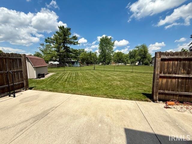 9910 Quachita Ct, Fort Wayne, IN 46804 - view of yard with a patio and a storage shed