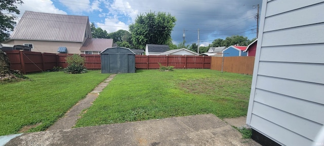 917 Wabash Ave, Vincennes, IN 47591 - fenced backyard with a storage unit
