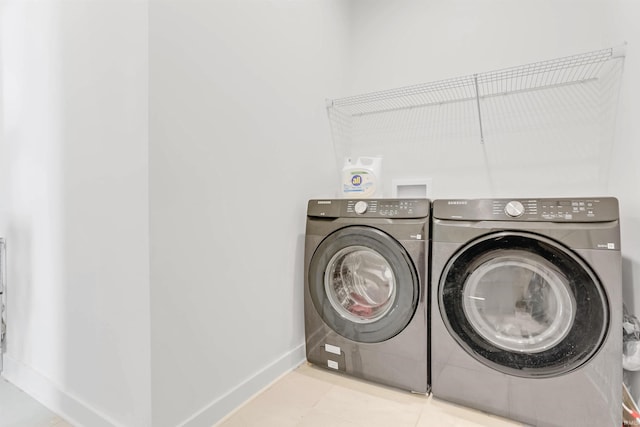 5355 Bloomsbury Ct, Newburgh, IN 47630 - laundry room featuring washing machine and dryer and baseboards