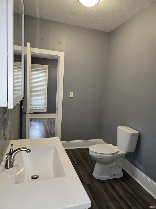 817 Mason St, Elkhart, IN 46516 - bathroom with wood finished floors and a textured ceiling
