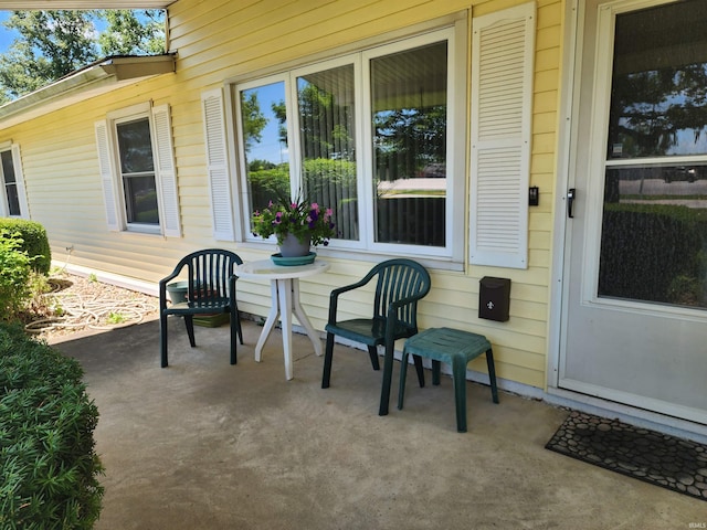 3315 E Paulding Rd, Fort Wayne, IN 46816 - view of patio / terrace