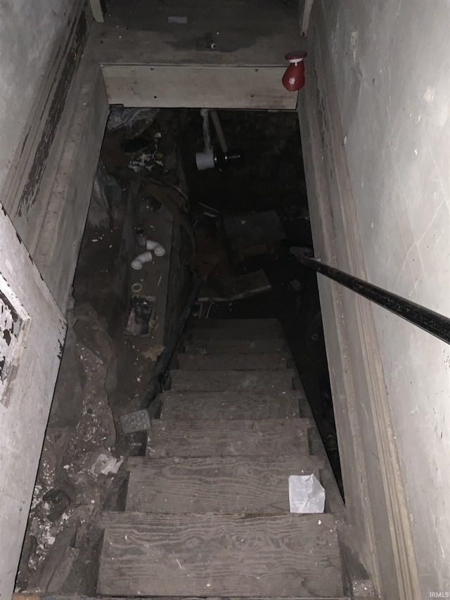 324 Tanguy St, Logansport, IN 46947 - view of stairway