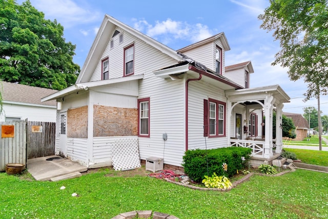 928 Seminary St, Vincennes, IN 47591 - view of side of home with a porch