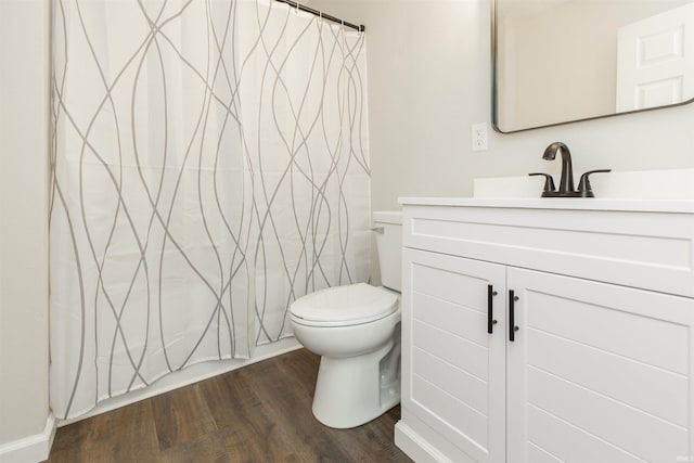 1725 Rainbow Bend Blvd, Elkhart, IN 46514 - bathroom featuring wood finished floors, vanity, and shower / bath combo with shower curtain