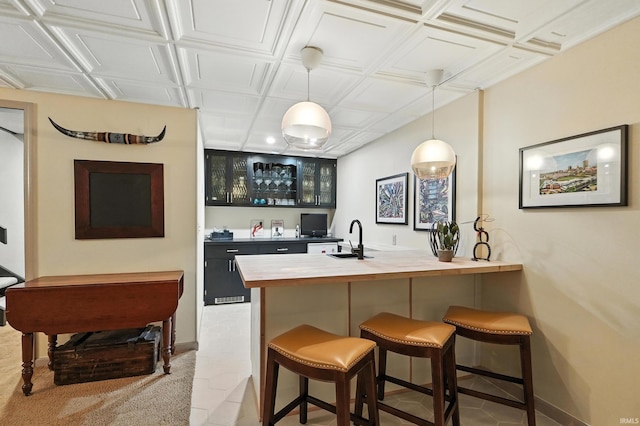 6756 Covington Creek Trl, Fort Wayne, IN 46804 - indoor wet bar featuring pendant lighting and baseboards