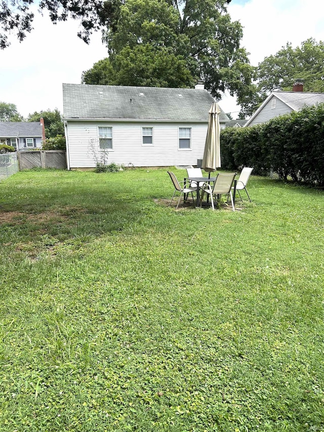 2109 E Gum St, Evansville, IN 47714 - view of yard