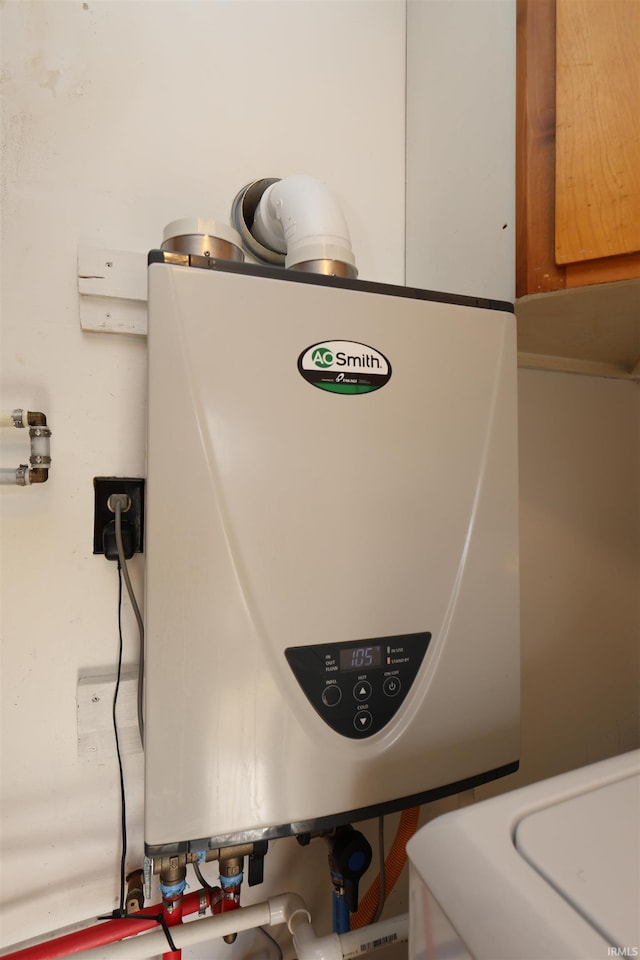 1765 E Old Kokomo Rd, Marion, IN 46953 - detailed view of water heater