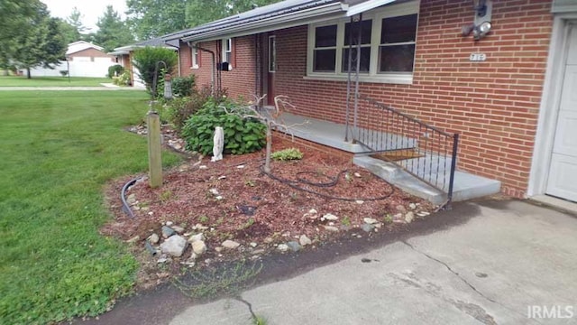 716 Kimmell Rd, Vincennes, IN 47591 - view of side of home with brick siding and a lawn