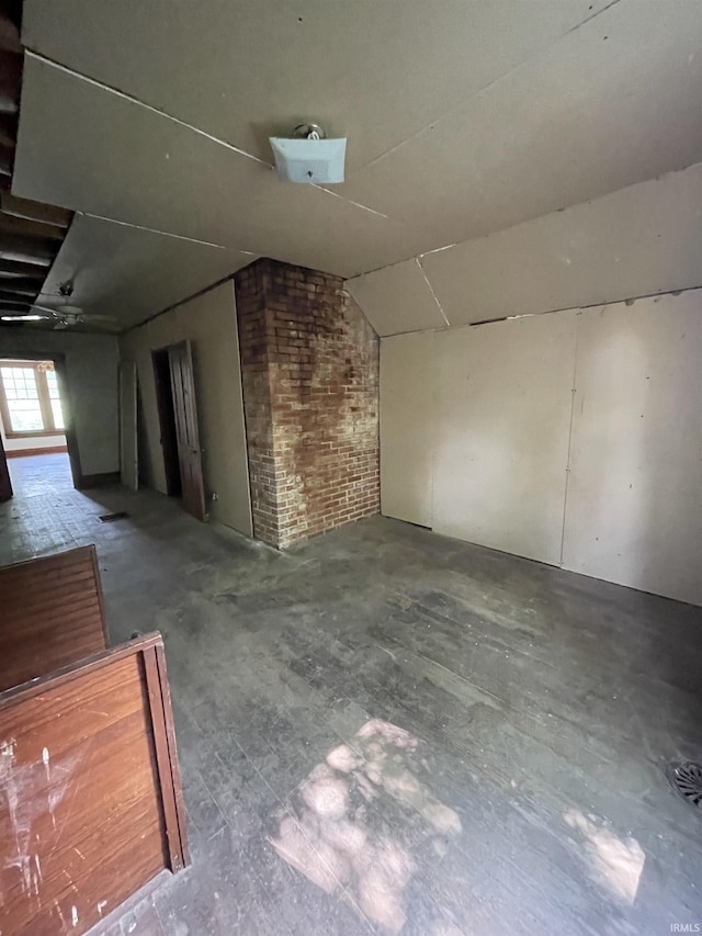2812 Oliver Rd, Mount Vernon, IN 47620 - interior space