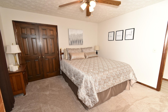 805 S James Ave, Fowler, IN 47944 - bedroom with light carpet, a textured ceiling, a ceiling fan, and a closet