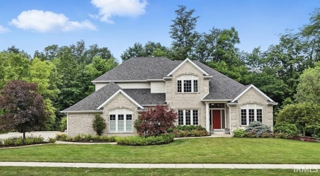 118 Royal Crest Dr, Fort Wayne, IN 46814 - view of front of home with a front yard and a shingled roof