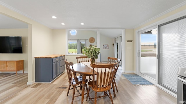 4144 Wenonah Ln, Fort Wayne, IN 46809 - dining space featuring light wood-style floors, crown molding, and recessed lighting