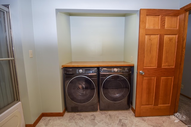 475 Gillcrest Dr, Albany, IN 47320 - laundry room with washing machine and clothes dryer and baseboards