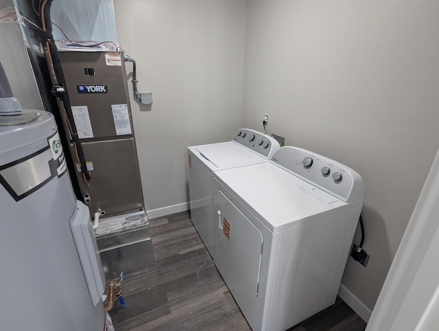 2206 24th Ave, Fort Wayne, IN 46802 - laundry area featuring washer and dryer and dark wood-type flooring