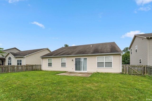 12216 Jacobas Pl, Fort Wayne, IN 46845 - back of property with a fenced backyard and a patio area