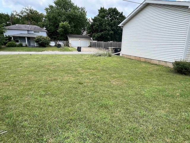 946 S 23rd St, South Bend, IN 46615 - view of yard featuring a garage