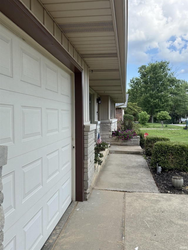 1417 E Clairmont Pl, Bloomington, IN 47401 - view of garage