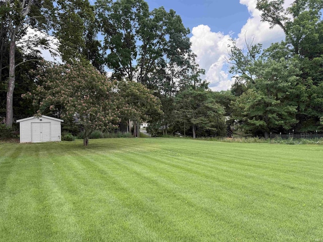 1417 E Clairmont Pl, Bloomington, IN 47401 - view of grassy yard with a shed
