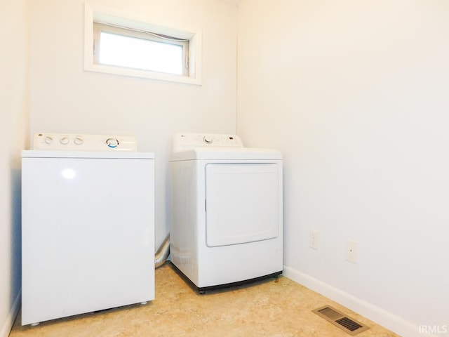185 W Mercury St, Markle, IN 46770 - laundry area featuring washing machine and dryer and baseboards