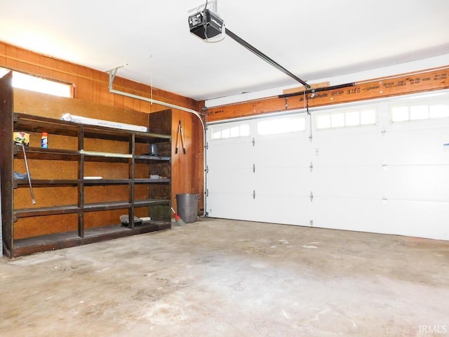 185 W Mercury St, Markle, IN 46770 - garage with a garage door opener
