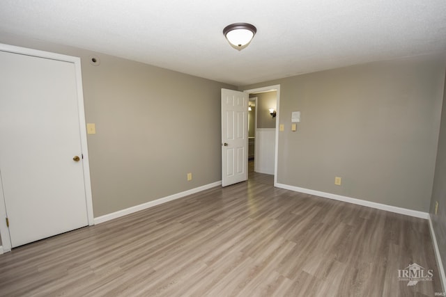 4044 S Younkin Dr, Redkey, IN 47373 - empty room with wood finished floors and baseboards