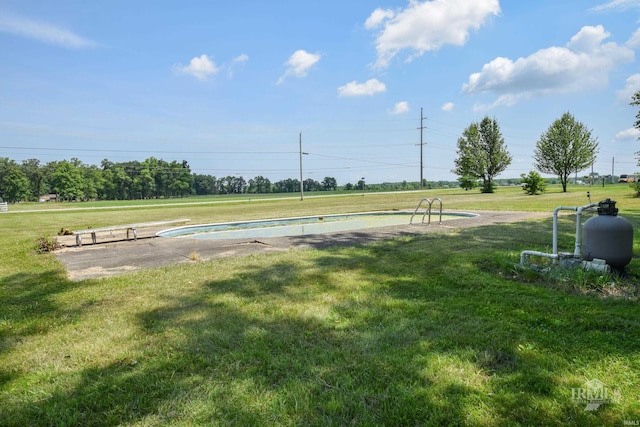 4044 S Younkin Dr, Redkey, IN 47373 - view of grassy yard with an outdoor pool