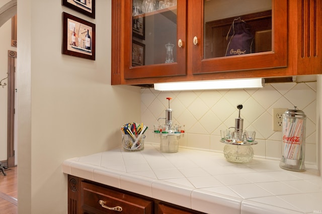 1726 Tall Oaks Dr, Kokomo, IN 46901 - indoor dry bar with tasteful backsplash