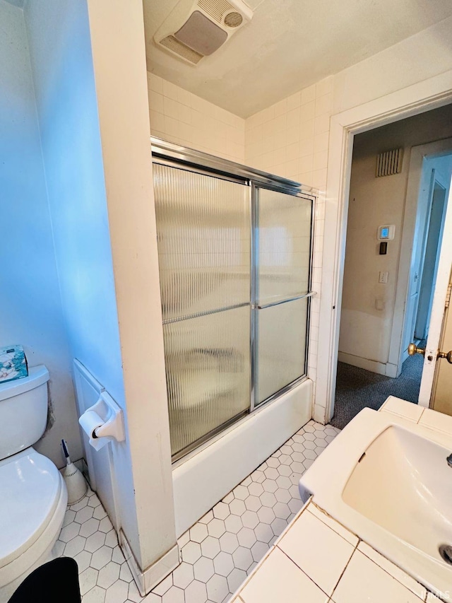 1028 N Wabash Ave, Marion, IN 46952 - bathroom featuring a shower with door and toilet