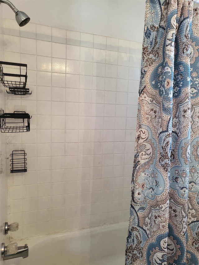202 Webster St, Monroeville, IN 46773 - full bathroom featuring shower / bath combination with curtain