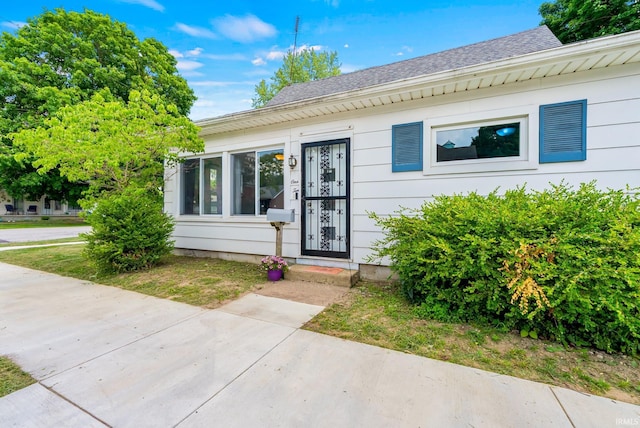 110 N Maple St, South Whitley, IN 46787 - view of front facade with a shingled roof