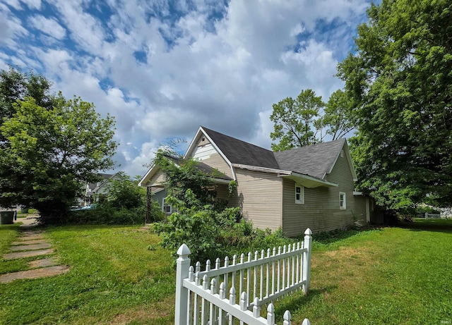 722 N Main St, Sullivan, IN 47882 - view of side of property