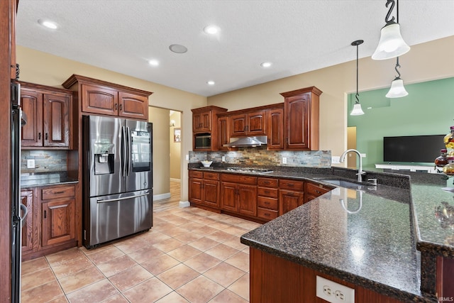 57907 Stone Creek Ct, Goshen, IN 46528 - kitchen with stainless steel appliances, under cabinet range hood, tasteful backsplash, decorative light fixtures, and recessed lighting