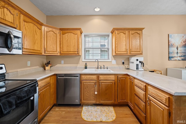 1709 Stonegate Cir, Lafayette, IN 47909 - kitchen featuring stainless steel appliances, a peninsula, light wood-style flooring, light countertops, and recessed lighting