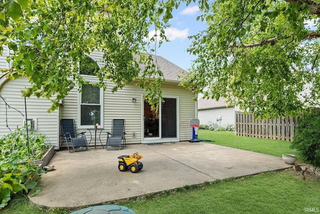 1709 Stonegate Cir, Lafayette, IN 47909 - view of patio / terrace