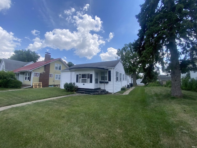 1415 Virginia St, Lafayette, IN 47905 - single story home featuring a front lawn