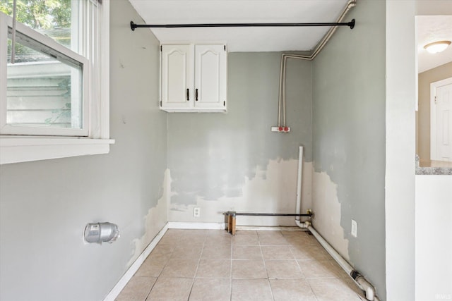 55310 Moss Rd, South Bend, IN 46628 - laundry room featuring light tile patterned floors and baseboards