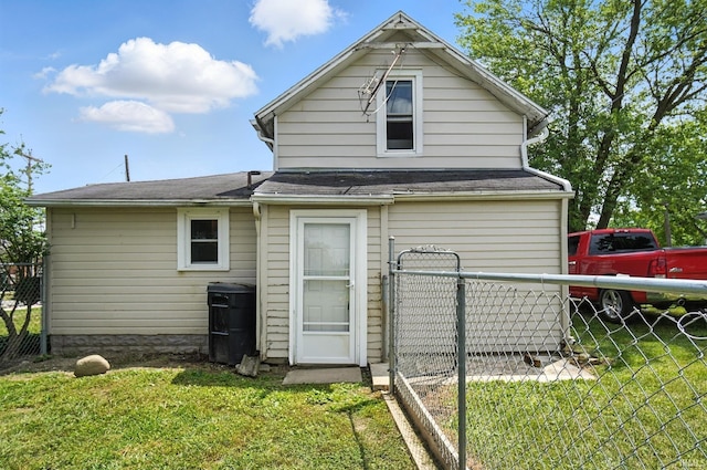 106 Mulberry St, Columbia City, IN 46725 - back of property with a shingled roof
