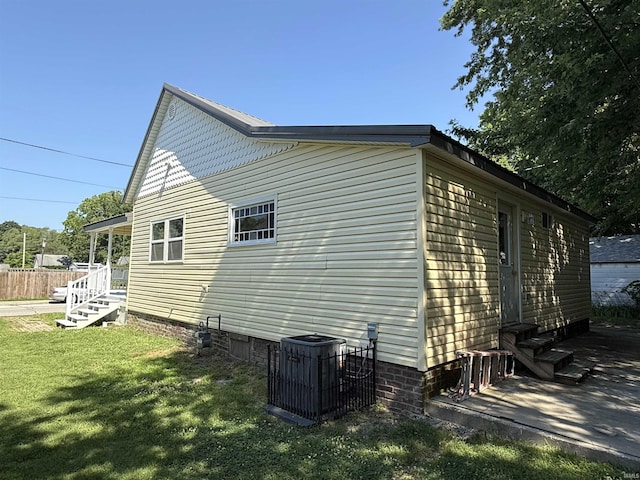 712 N Lindsay St, Kokomo, IN 46901 - view of property exterior featuring a lawn and crawl space
