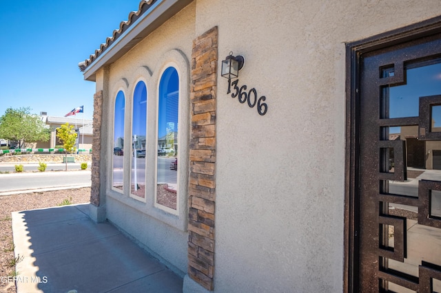 view of exterior entry with stucco siding